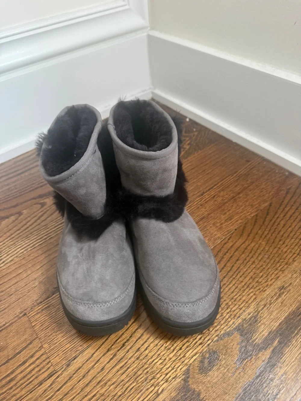 UGG SUNBURST MINI GREY GRAY SUEDE SHEEPSKIN ANKLE BOOTS SIZE 7 WOMEN